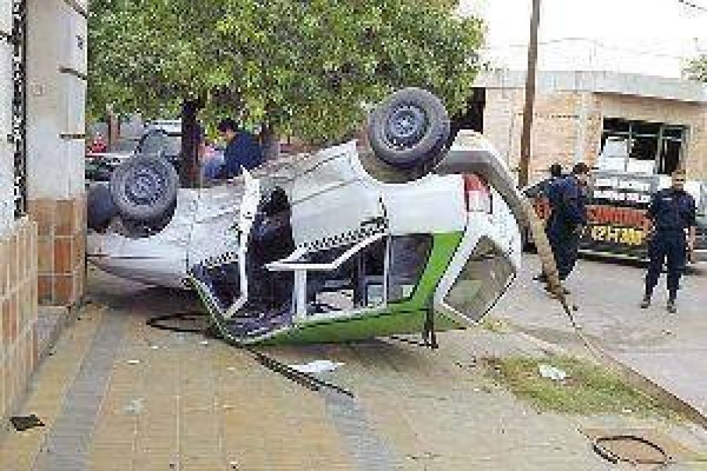 Un muerto y decenas de heridos en violentos accidentes de tr�nsito