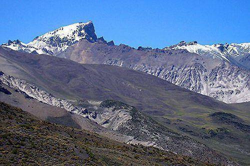 Pareja santiague�a se salva de milagro al caer al vac�o en la Cordillera