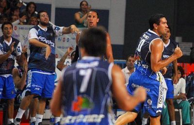 El tricampe�n le hizo fondo blanco a un tetra