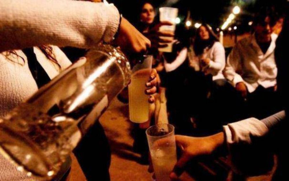 Comerciantes que le vendan alcohol a menores podr�an perder la habilitaci�n
