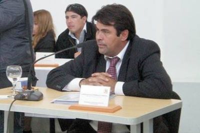 Concejal Cabrera critica a Peralta e Ivovich por sistema hospitalario