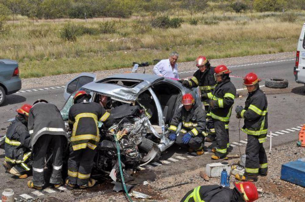 Nena muerta y 5 heridos en tremendo choque