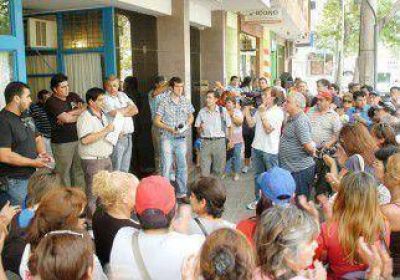 Protesta en la obra social del Sindicato de la Fruta 