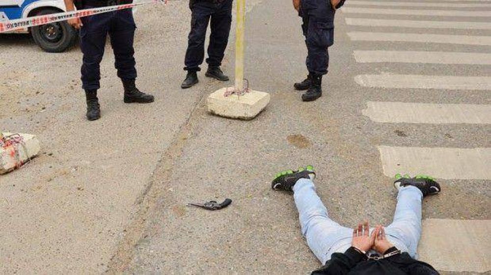 Romp�a a mazazos el mostrador de una joyer�a y lo atrap� un polic�a