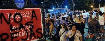 Protestan por el vallado de Parque Centenario y el cierre de la Sala Alberdi