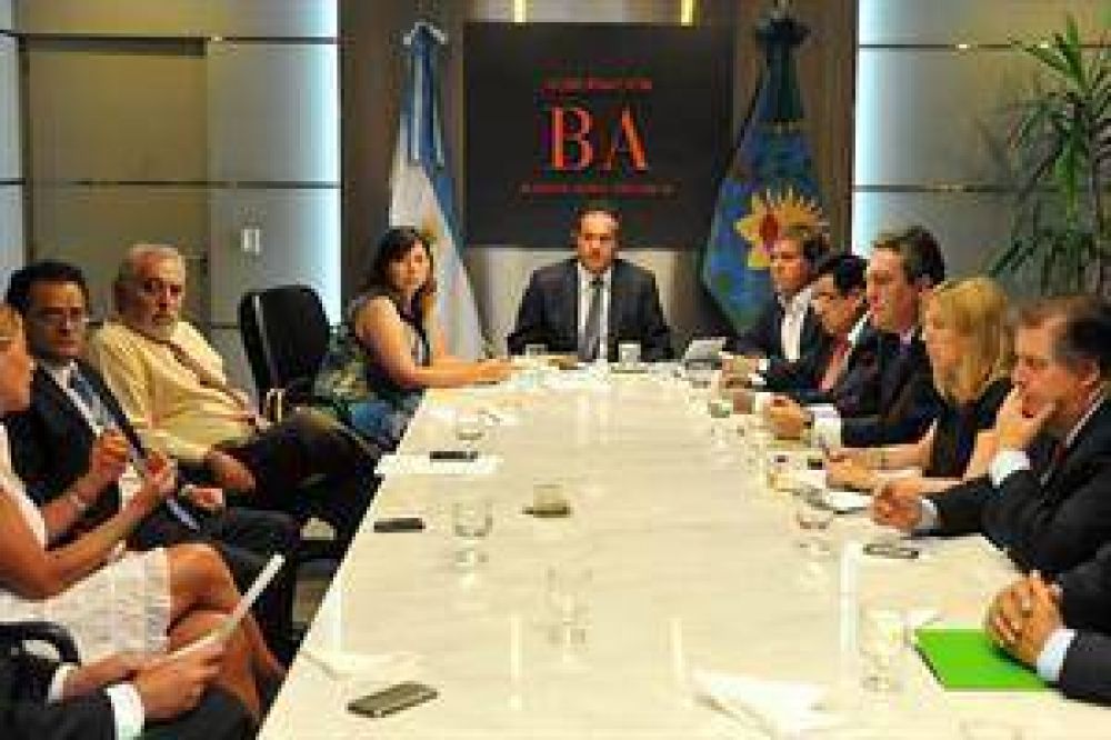 Scioli gestiona una ayuda millonaria para pagar sueldos