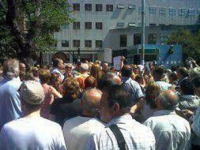 Protesta contra el "impuestazo" de Guti�rrez en Quilmes
