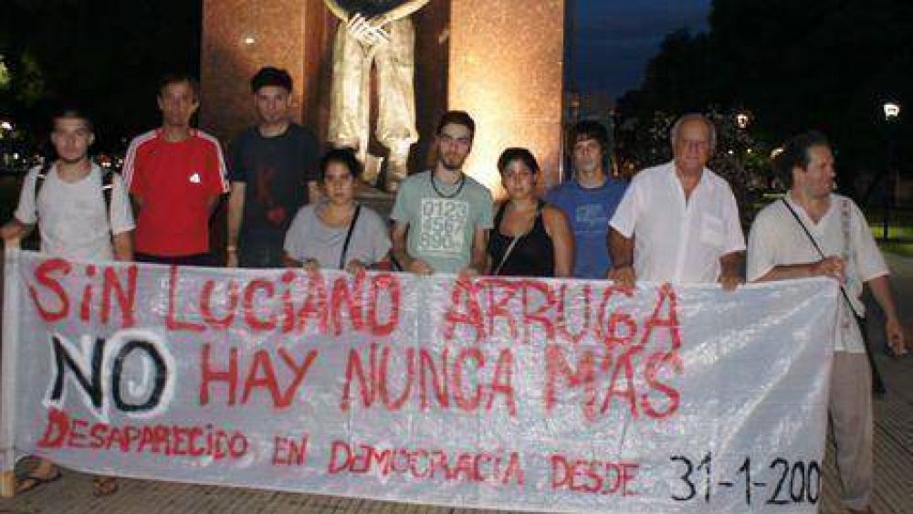 Reclamo y marcha a cuatro a�os de la desaparici�n de Luciano Arruga 