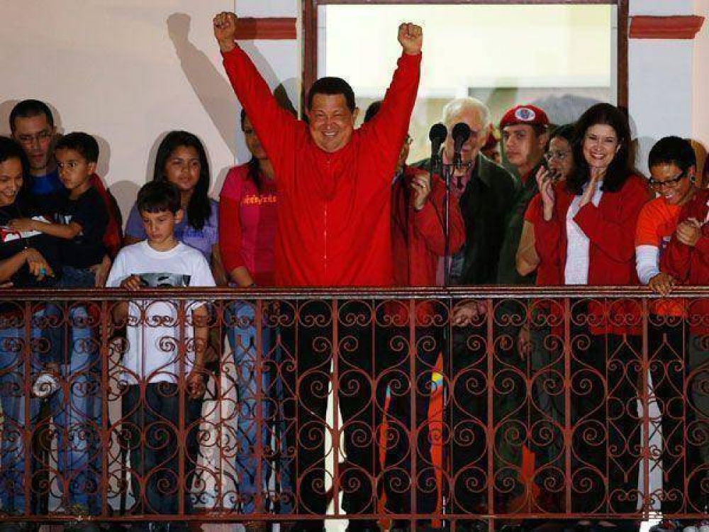 Hugo Ch�vez cumple 14 a�os en el cargo, pero lejos del poder