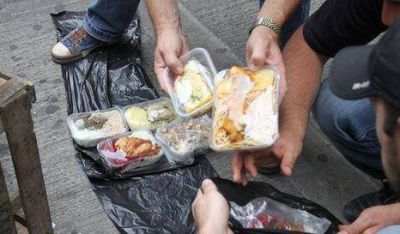 Decomisan puestos de comidas en Plaza Roma