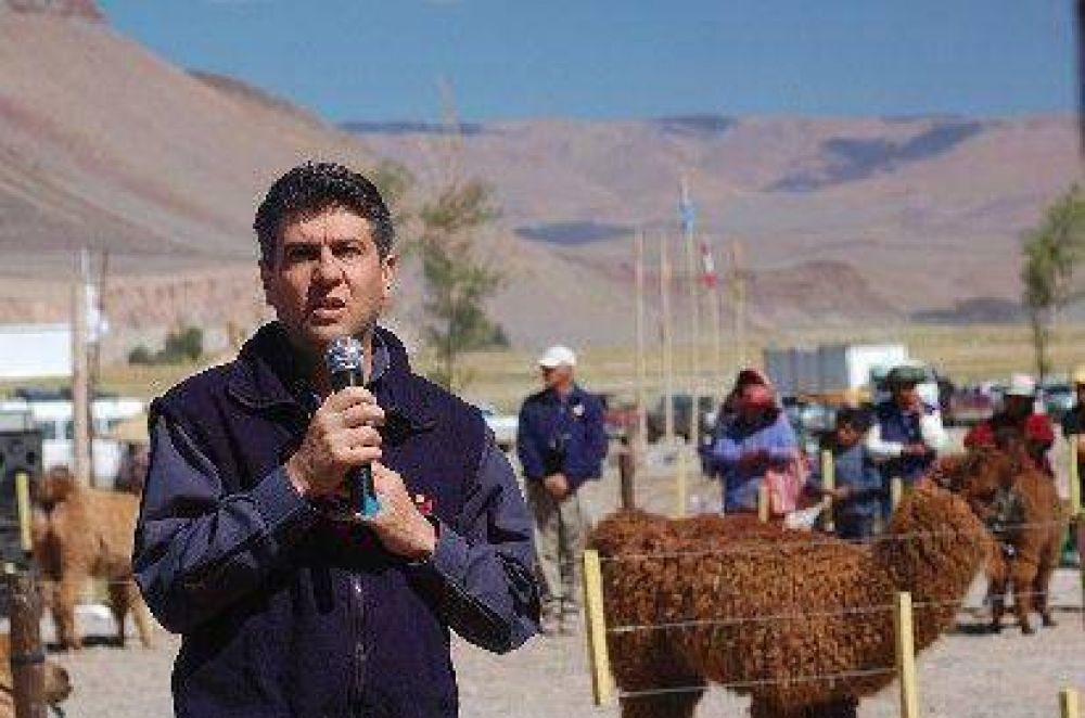 Renunci� Mazzoni como ministro de Producci�n.