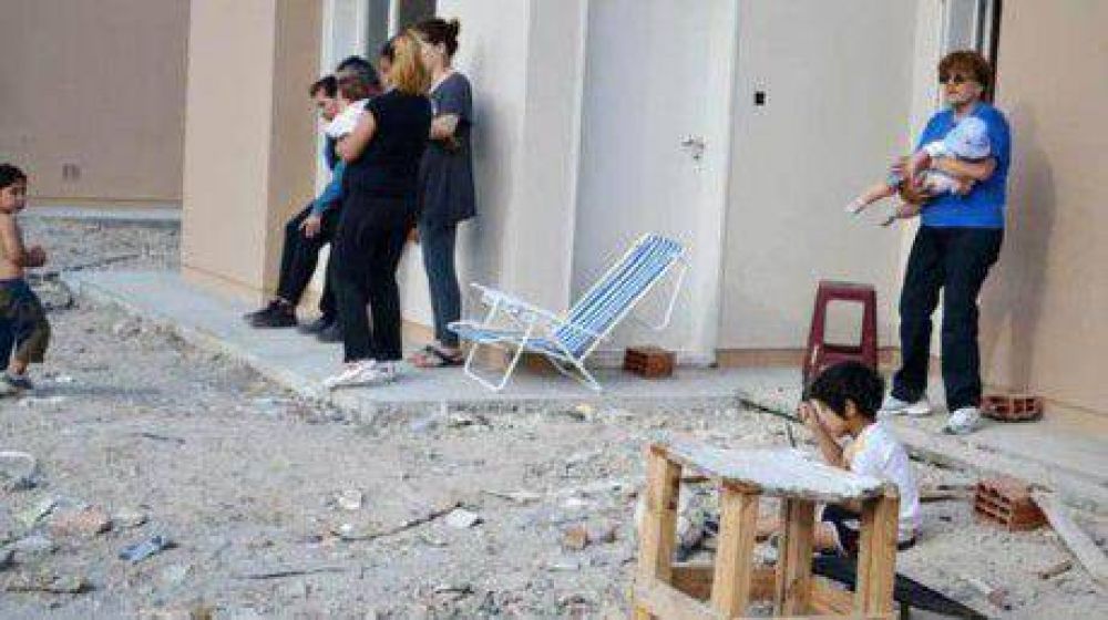 Cruce de acusaciones de provincia con Rawson por la usurpaci�n de 110 casas