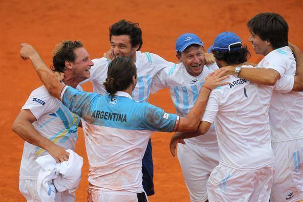 Los c�nticos e iron�as para Del Potro del equipo de Davis