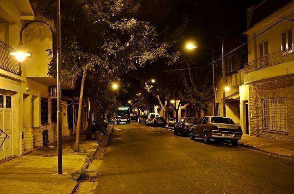 El Municipio instal� nuevas luminarias en la calle Guido Spano