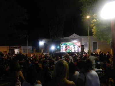 �Viva la Plaza� lleg� a Villa Cubas