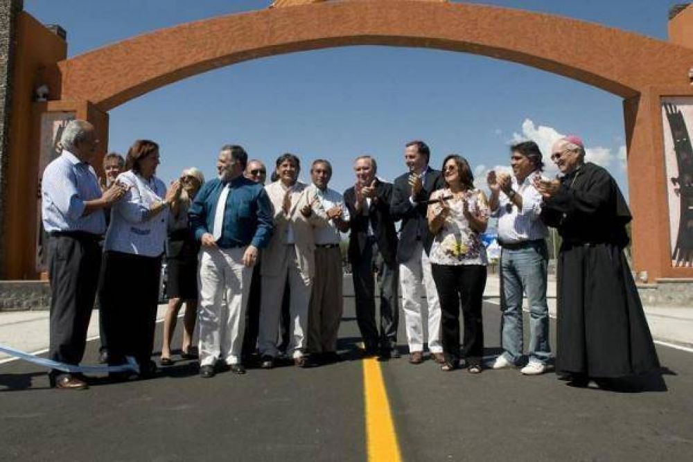 La Gobernadora inaugur obras en Santa Mara