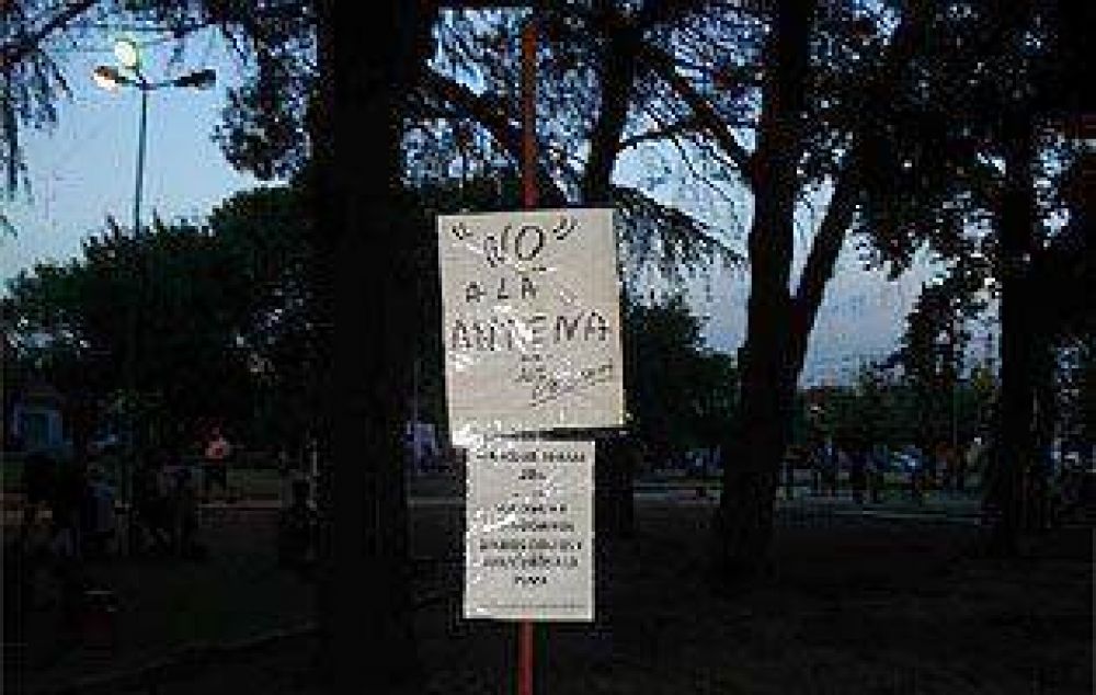Vecinos logran evitar que se instalen antenas de telefon�a en Temperley
