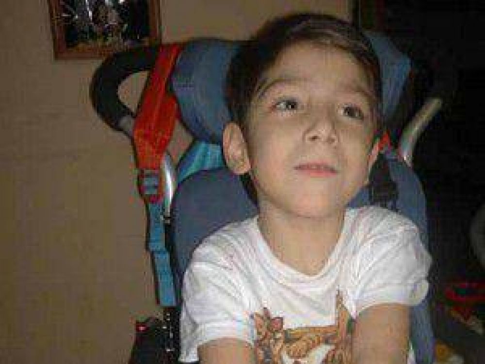 Juntan donaciones para que Brian viaje a China