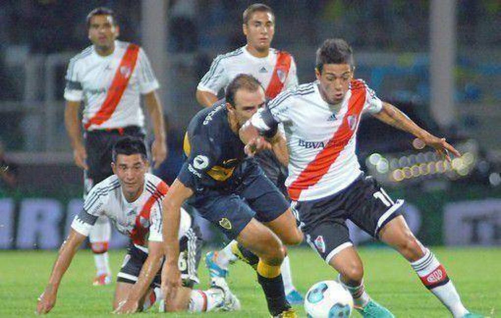 River, due�o de toda la alegr�a tras vencer a Boca en el Mario Kempes
