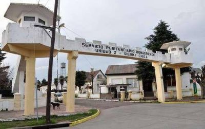 EL DOMINGO PASADO: Sierra Chica: un preso tom� de rehenes a una m�dica azule�a y a un enfermero