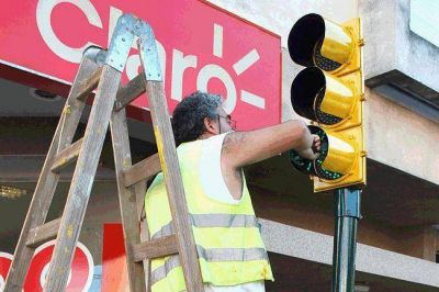 Mantenimiento en Pico: reparan y pintan sem�foros