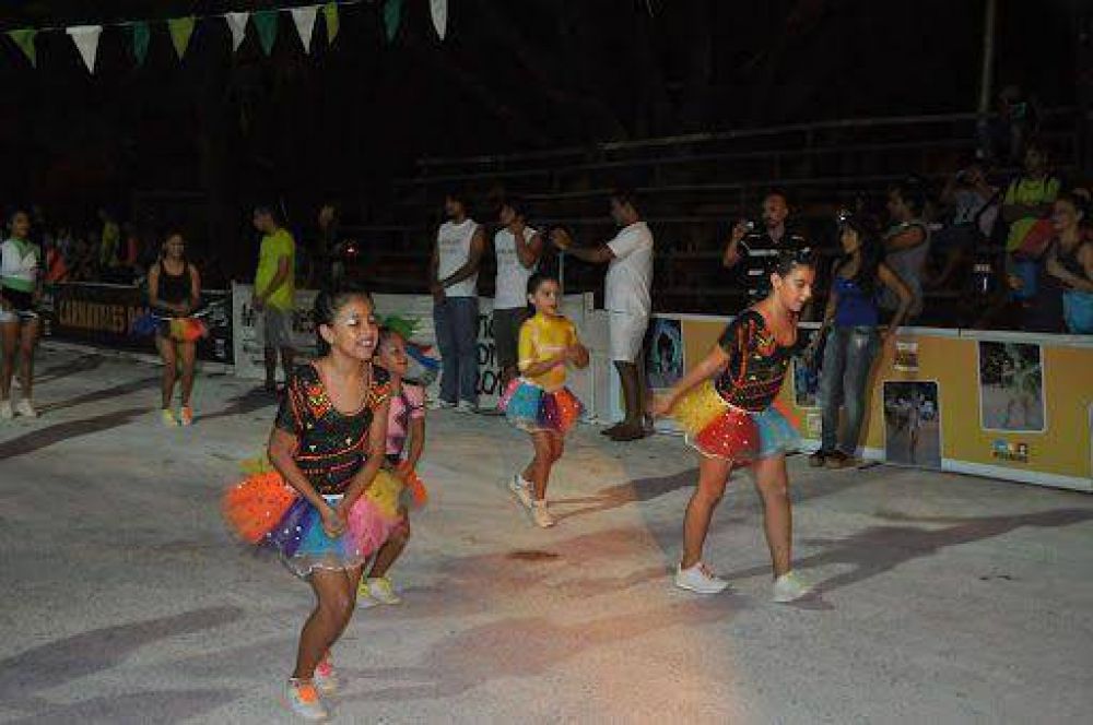Con baile, color y alegr�a Momo reina en las ciudades de Misiones