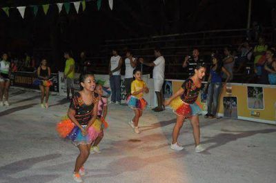 Con baile, color y alegr�a Momo reina en las ciudades de Misiones