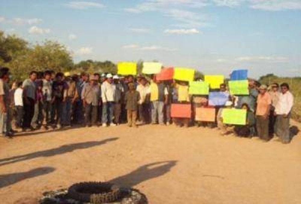 Wichis hace dos semanas cortan ruta en El Chorro, por m�s de 30 muertes evitables. Reclaman atenci�n a la salud y agua