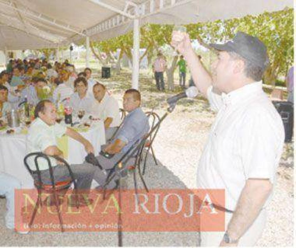 Casas garantiz apoyo oficial a los productores vitivincolas
