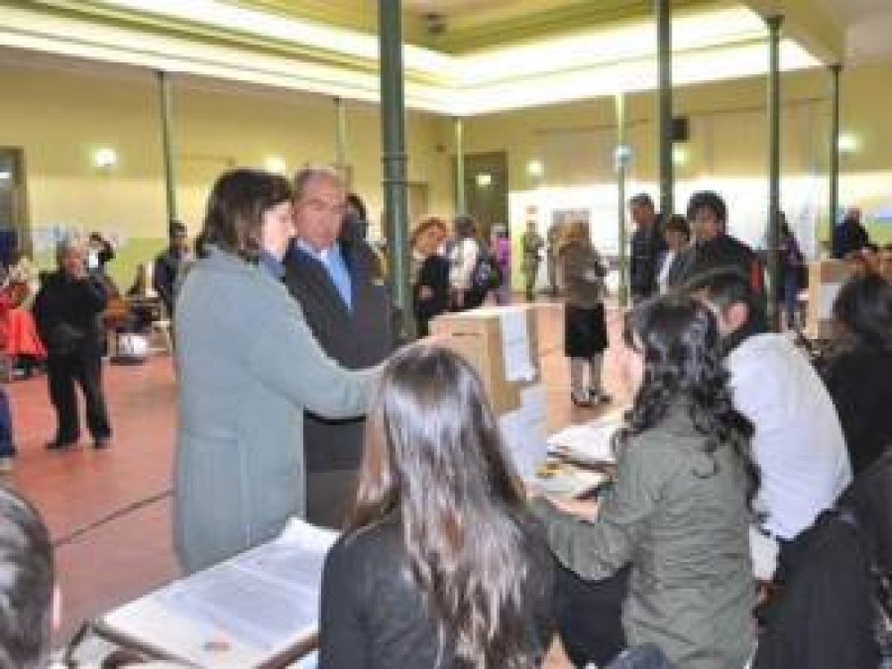 Trabajan en una ley local de internas abiertas y simult�neas