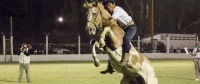 Los Nocheros cerraron el 45� Festival de Doma y Folklore de Intendente Alvear