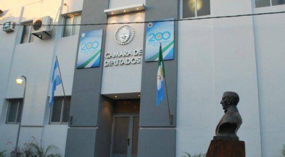 Legislativos piden un aumento salarial del 40 por ciento