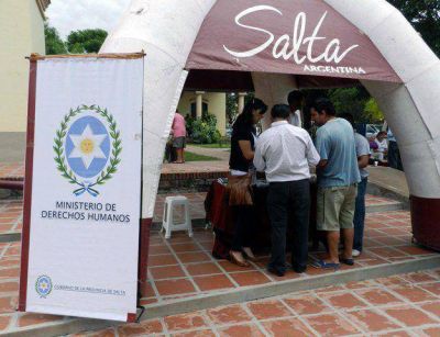 Derechos Humanos difunde sus programas en los festivales y fiestas patronales