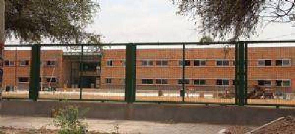Agilizan obras en escuelas de La Banda y ciudad Capital