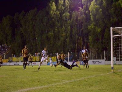 Por Bertoya, Santamarina trajo un punto