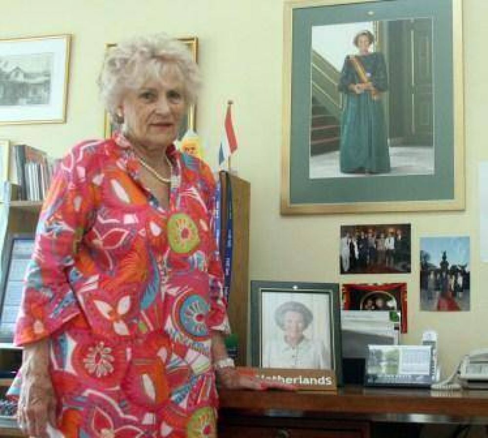 Otra ceremonia inolvidable para la c�nsul de Holanda