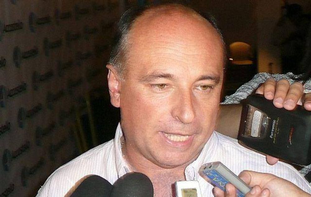 Accastello dijo que hace un a�o no habla con De la Sota