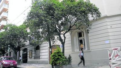 Arboles frutales, una rareza que los vecinos siguen plantando