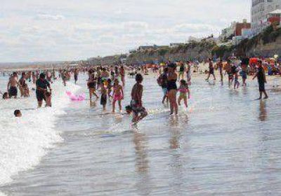 Menos turistas eligieron las playas de Las Grutas en enero 