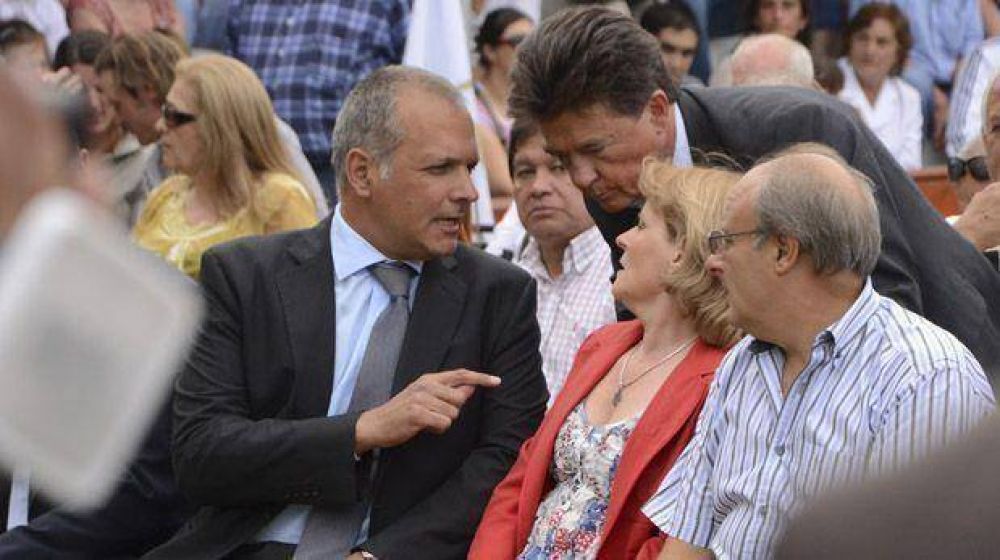 Buzzi le pidi� al campo un manejo racional del agua y de los recursos