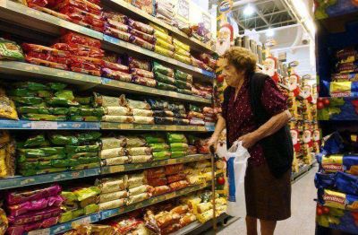Consumidores apoyan con reparos el congelamiento de precios