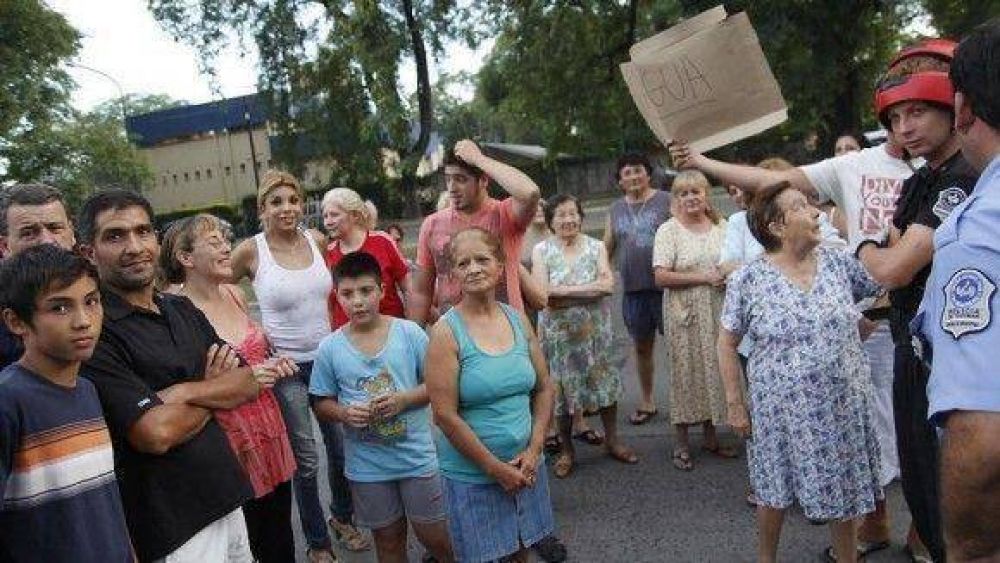 Se multiplican las protestas vecinales por la falta de agua potable