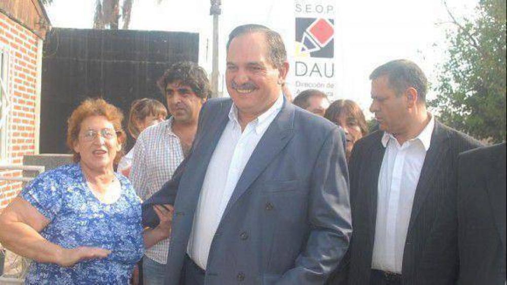 Alperovich apura un plan para regular la actividad azucarera