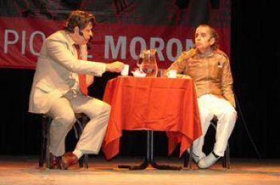 Comenzaron los espect�culos gratuitos en la Plaza de Mor�n