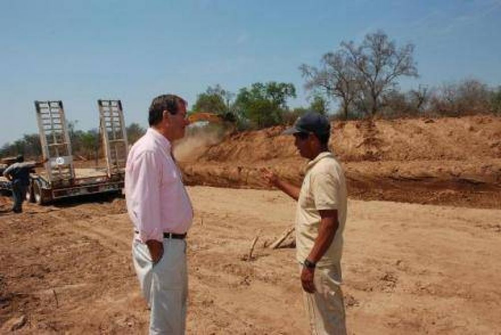 Intensifican trabajos para garantizar el ingreso de las aguas del rio Pilcomayo 