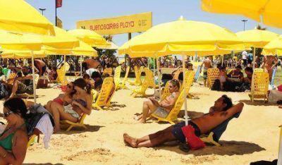 M�s de 200 mil personas en las playas porte�as