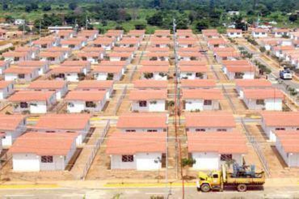 Urribarri se re�ne en Buenos Aires por un plan plurianual de viviendas