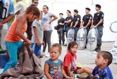 Militantes del MTL acampan frente al municipio