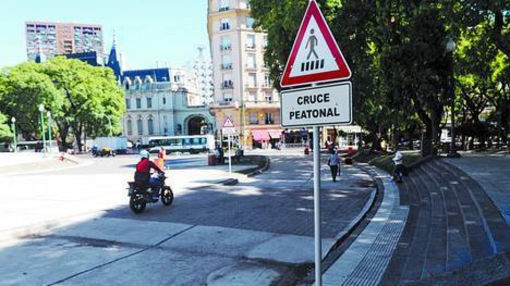 Reabren Maip� y otra vez dividen la plaza San Mart�n