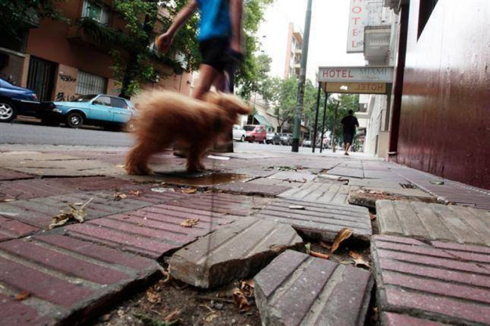 Veredas rotas: cuando caminar por la Ciudad se convierte en un desaf�o